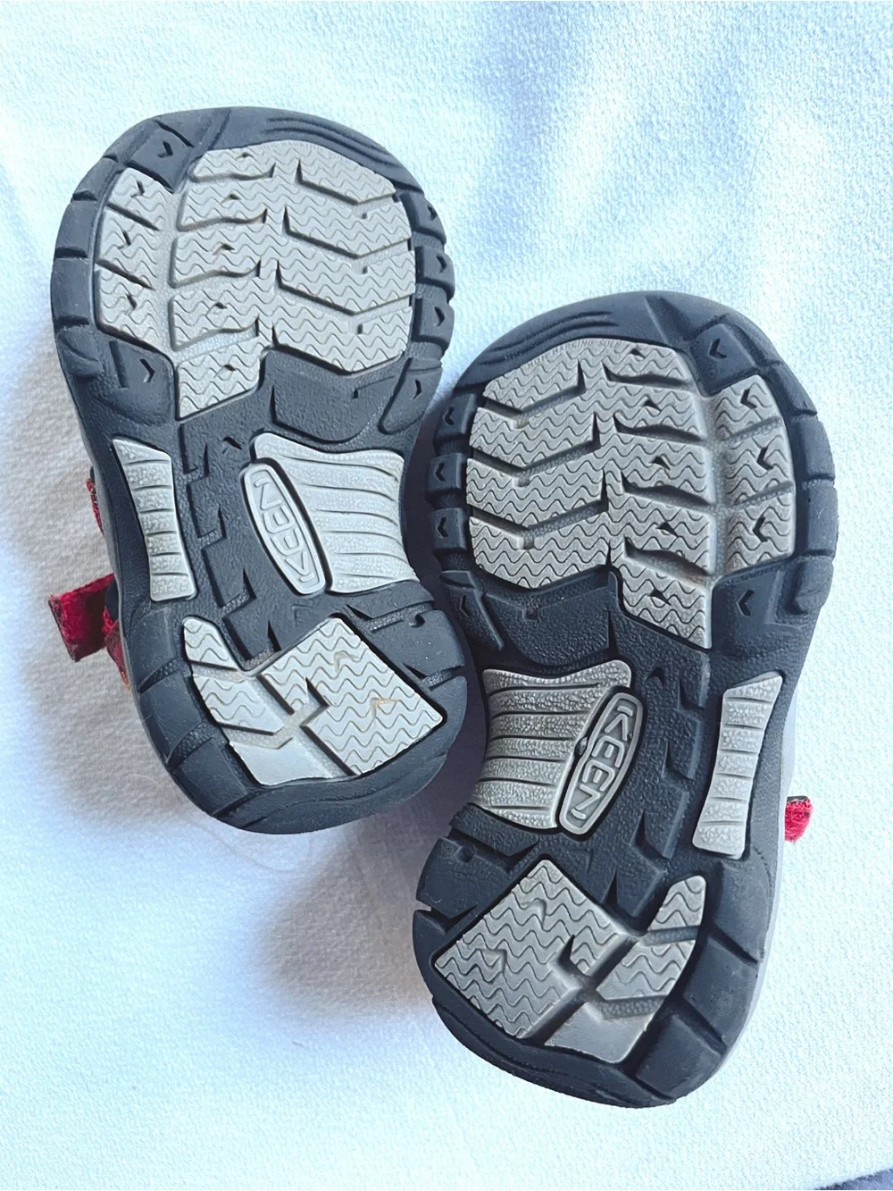 KEEN Kids Newport H2 Waterproof Hiking Sandals Red/Black Size 9 Toddler Shoes